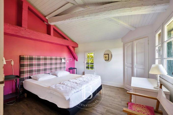 Image No.13-8 Bed House for sale