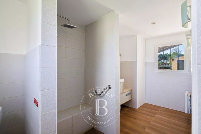 Image No.14-8 Bed House for sale