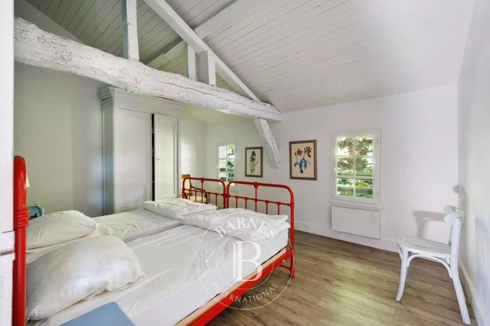 Image No.15-8 Bed House for sale