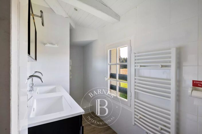 Image No.18-8 Bed House for sale