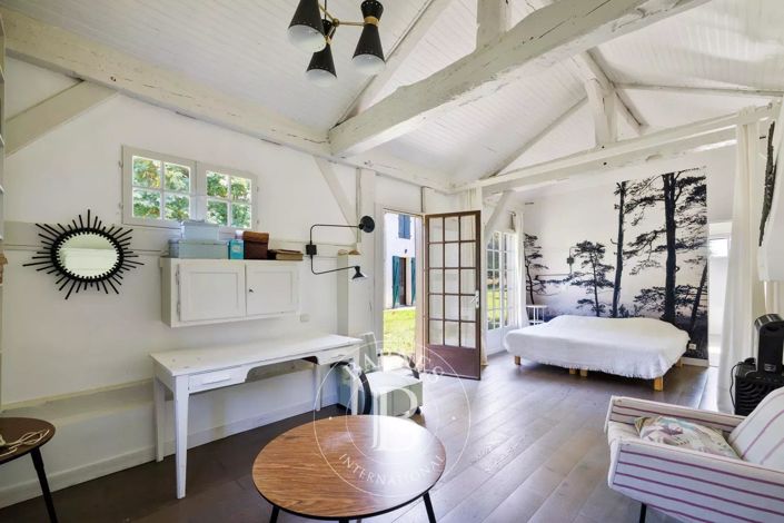 Image No.20-8 Bed House for sale