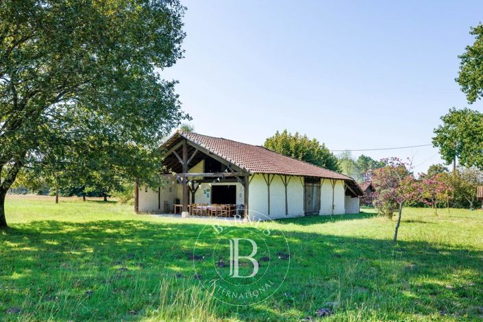 Image No.24-8 Bed House for sale