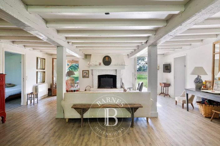 Image No.3-8 Bed House for sale