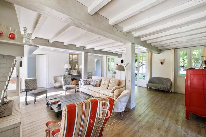 Image No.5-8 Bed House for sale