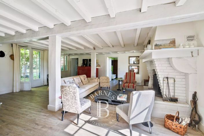 Image No.6-8 Bed House for sale