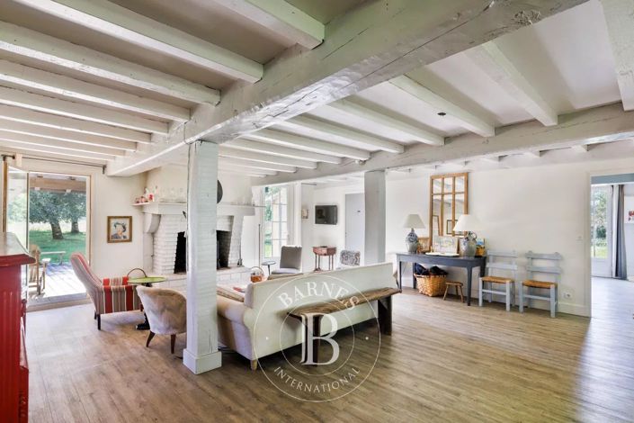 Image No.7-8 Bed House for sale