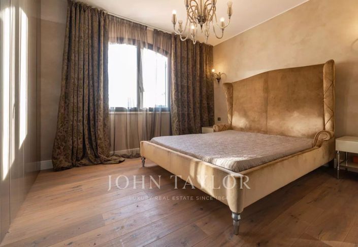 Image No.17-5 Bed House for sale