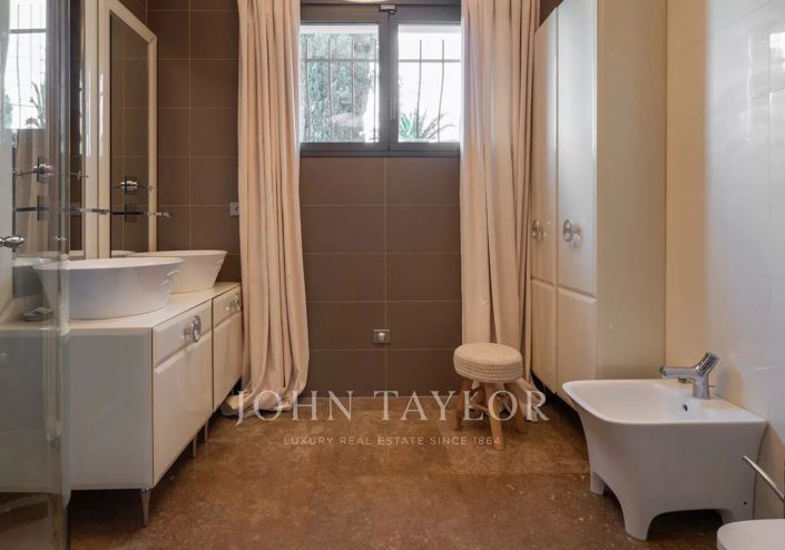 Image No.19-5 Bed House for sale