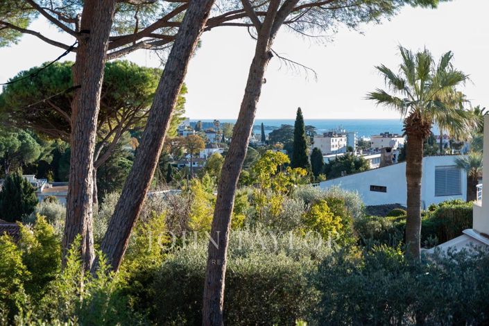 Image No.4-5 Bed House for sale