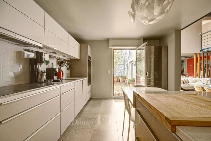 Image No.10-5 Bed Apartment for sale