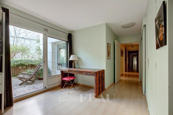 Image No.16-5 Bed Apartment for sale