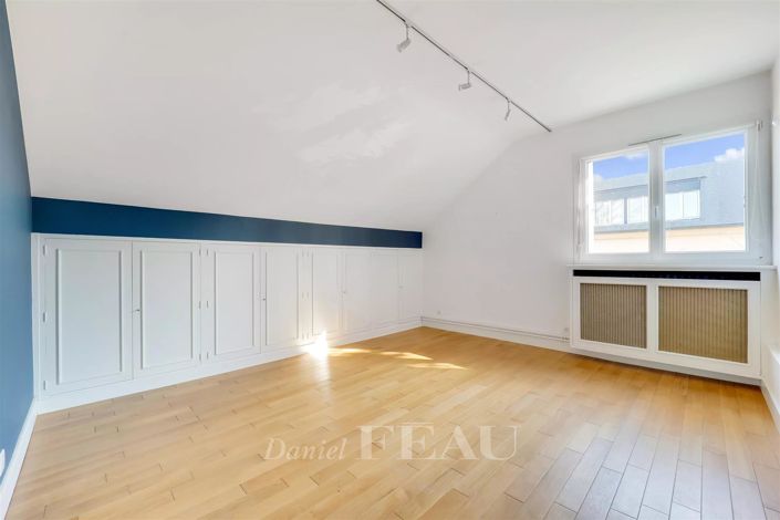 Image No.11-5 Bed House for sale