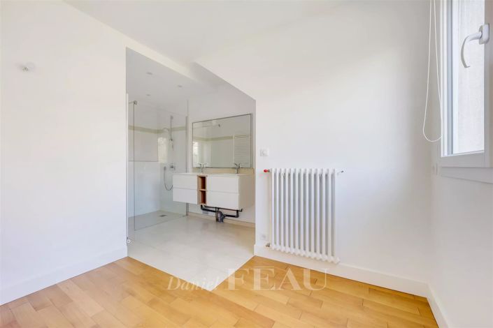 Image No.12-5 Bed House for sale