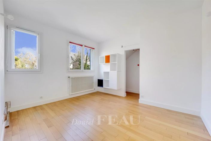 Image No.13-5 Bed House for sale