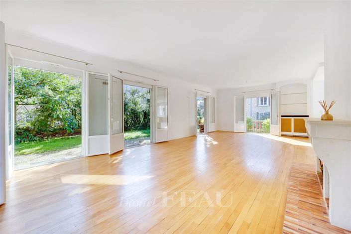 Image No.2-5 Bed House for sale