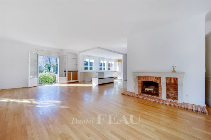 Image No.3-5 Bed House for sale