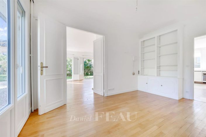 Image No.5-5 Bed House for sale