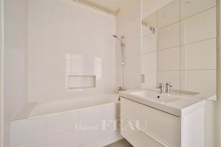 Image No.7-5 Bed House for sale