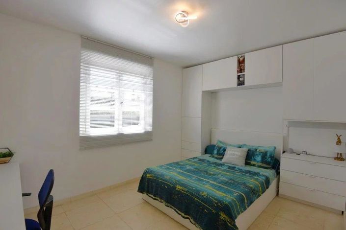 Image No.14-4 Bed House for sale