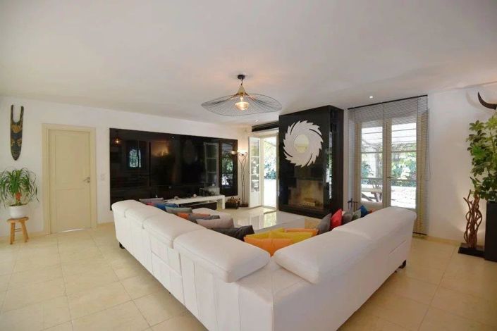 Image No.8-4 Bed House for sale