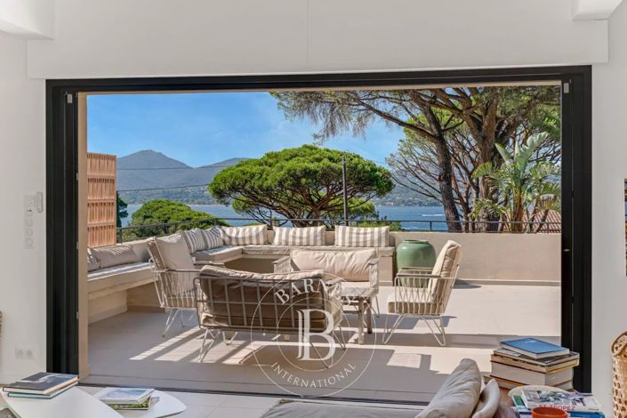 Image No.2-4 Bed House for sale