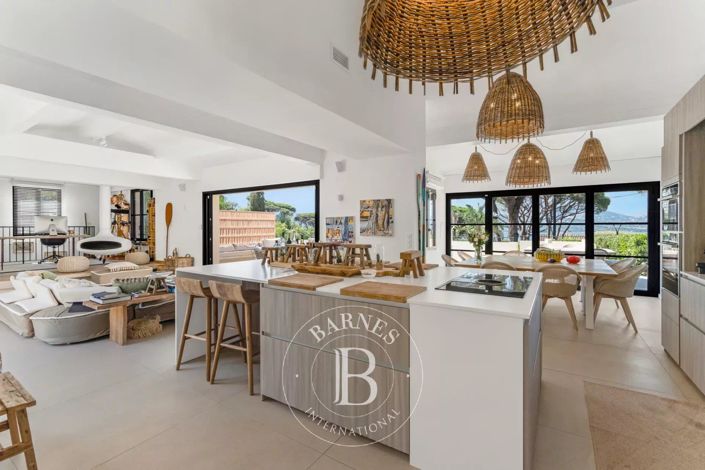 Image No.5-4 Bed House for sale