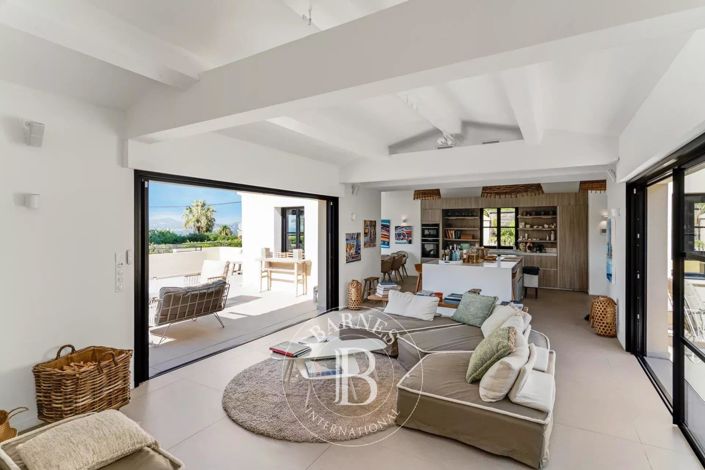 Image No.9-4 Bed House for sale