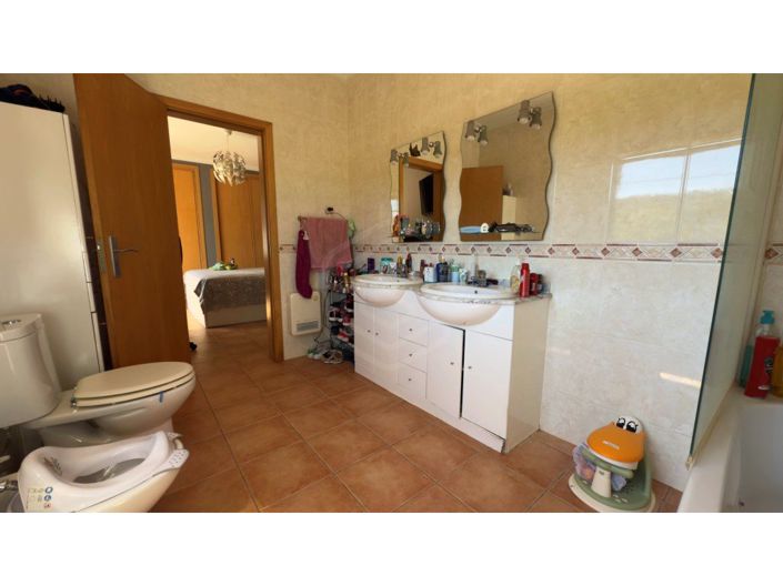 Image No.45-2 Bed House for sale
