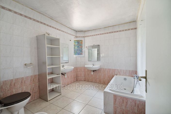 Image No.17-4 Bed House for sale