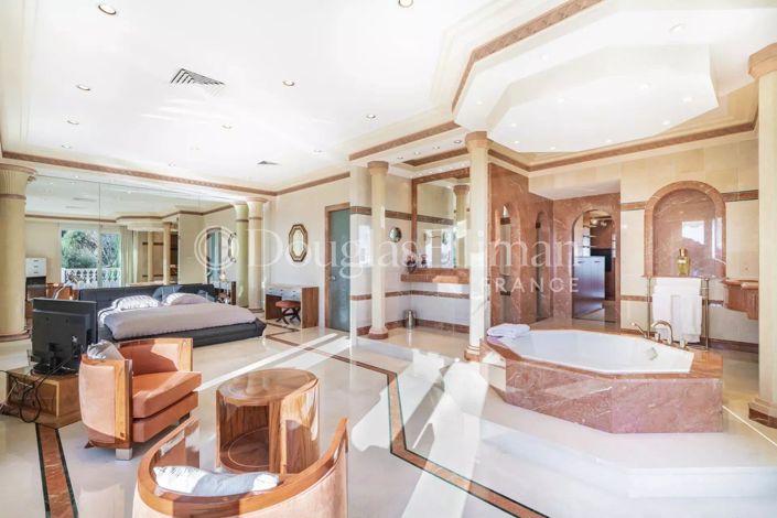 Image No.10-5 Bed House for sale