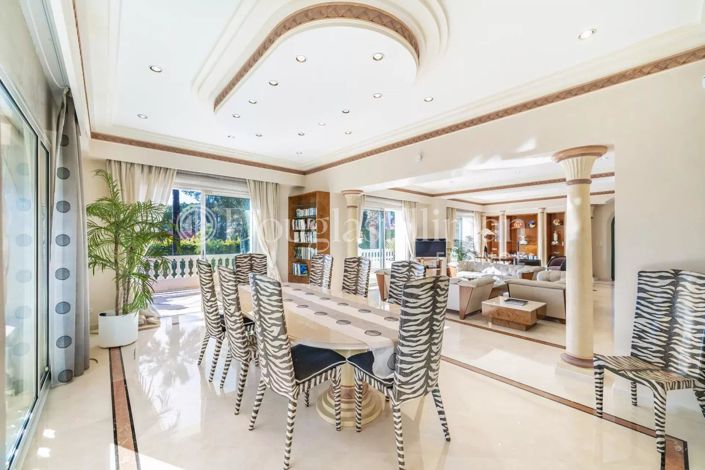 Image No.8-5 Bed House for sale