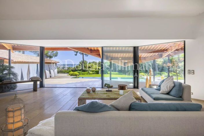 Image No.8-5 Bed House for sale