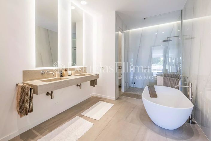 Image No.17-5 Bed House for sale