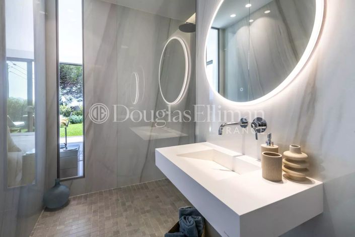 Image No.24-5 Bed House for sale