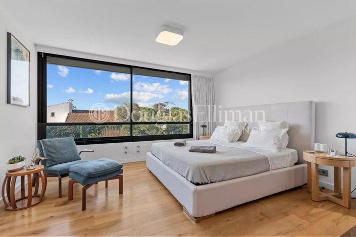 Image No.10-5 Bed House for sale