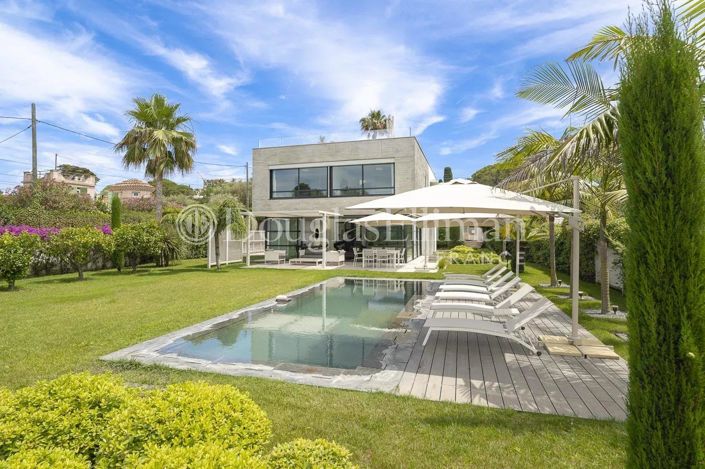 Image No.7-5 Bed House for sale