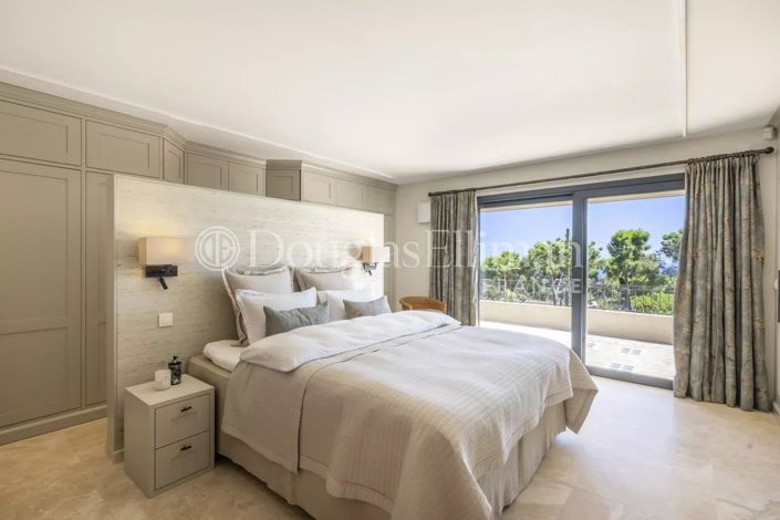 Image No.8-5 Bed House for sale