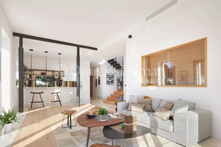 Image No.10-5 Bed House for sale