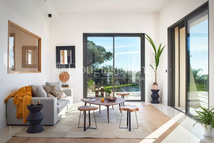 Image No.11-5 Bed House for sale