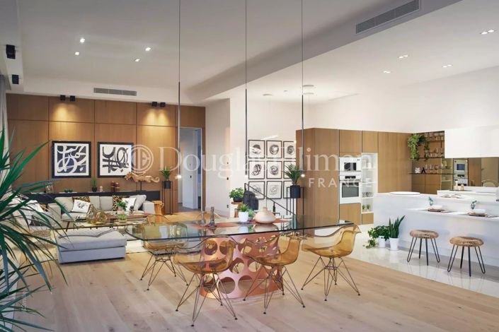 Image No.6-5 Bed House for sale