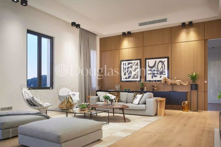 Image No.7-5 Bed House for sale