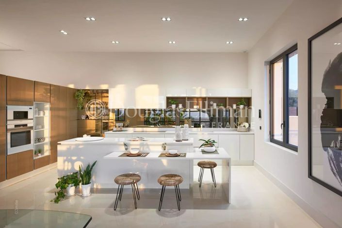 Image No.8-5 Bed House for sale