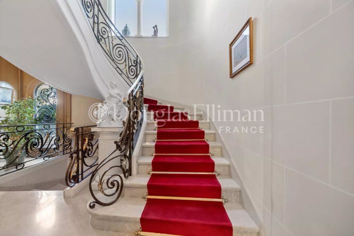 Image No.13-6 Bed House for sale