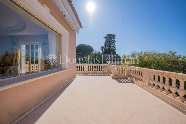 Image No.24-6 Bed House for sale