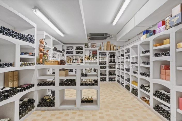 Image No.25-6 Bed House for sale