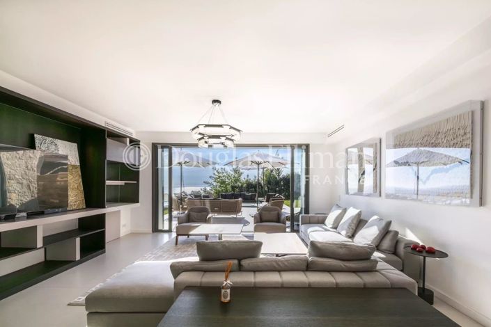 Image No.9-5 Bed House for sale