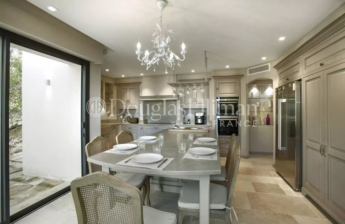 Image No.7-5 Bed House for sale