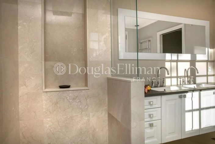 Image No.9-5 Bed House for sale