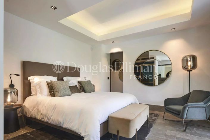 Image No.12-5 Bed House for sale