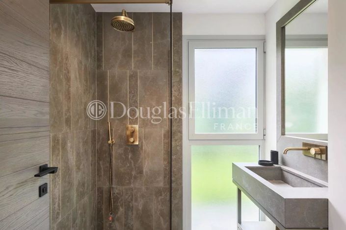 Image No.13-5 Bed House for sale